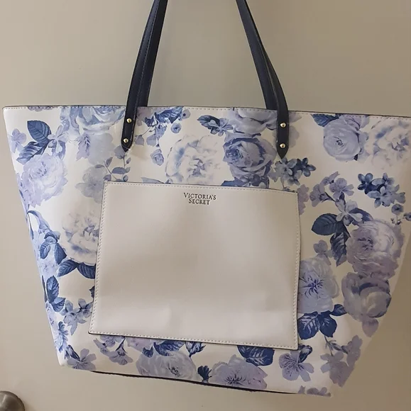 Victoria's Secret Blue & White Floral Carryall Tote Bag Spring 2022 Limited Ed. - Picture 4 of 8
